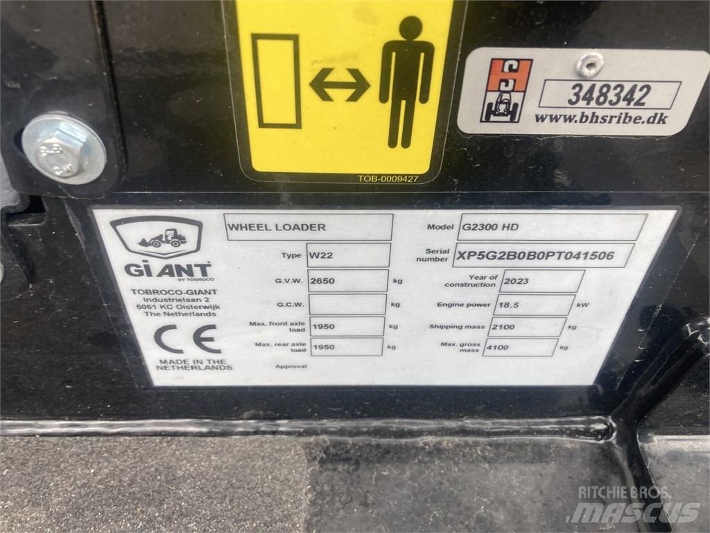 GiANT G2300HD Многофункционални товарачи