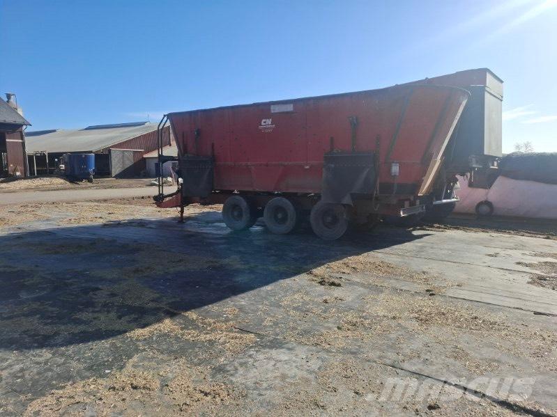 JF FEEDER VM 38 Хранилки за животни