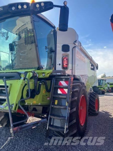 CLAAS TRION 750 Комбайни