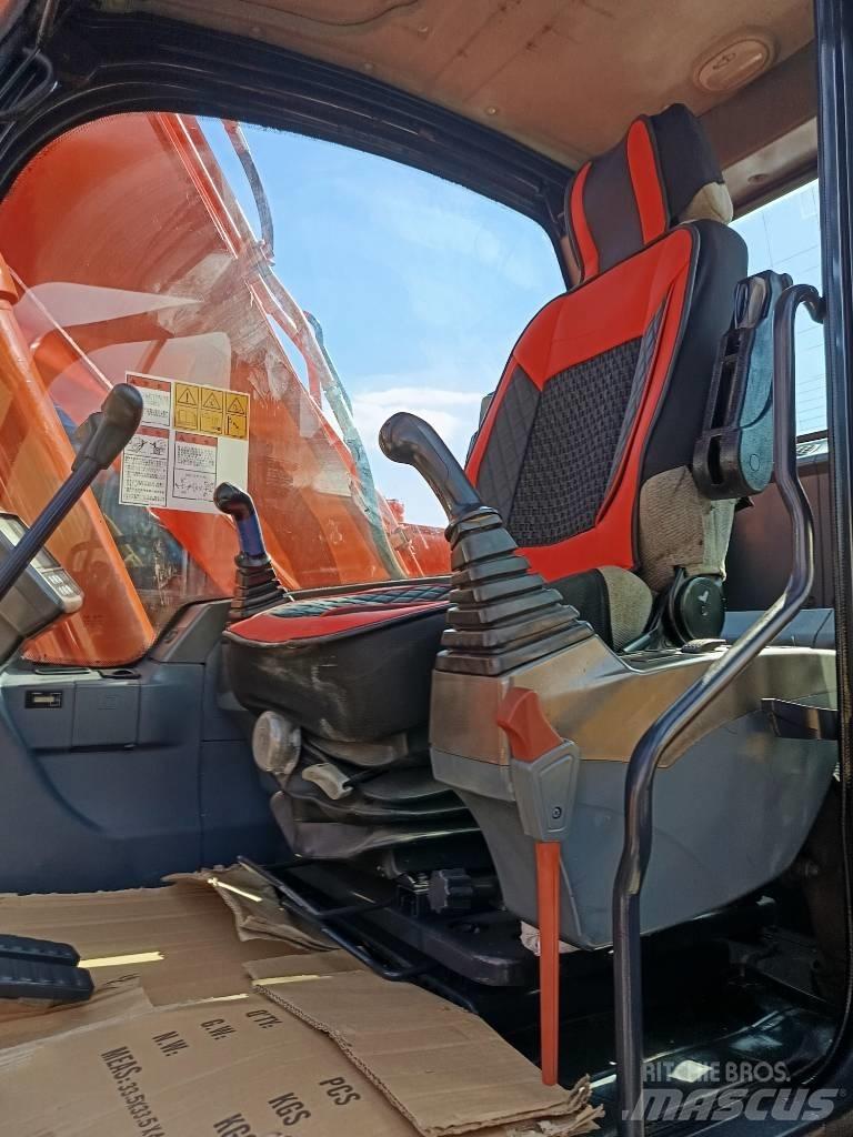 Doosan DX150 LC Верижен екскаватор