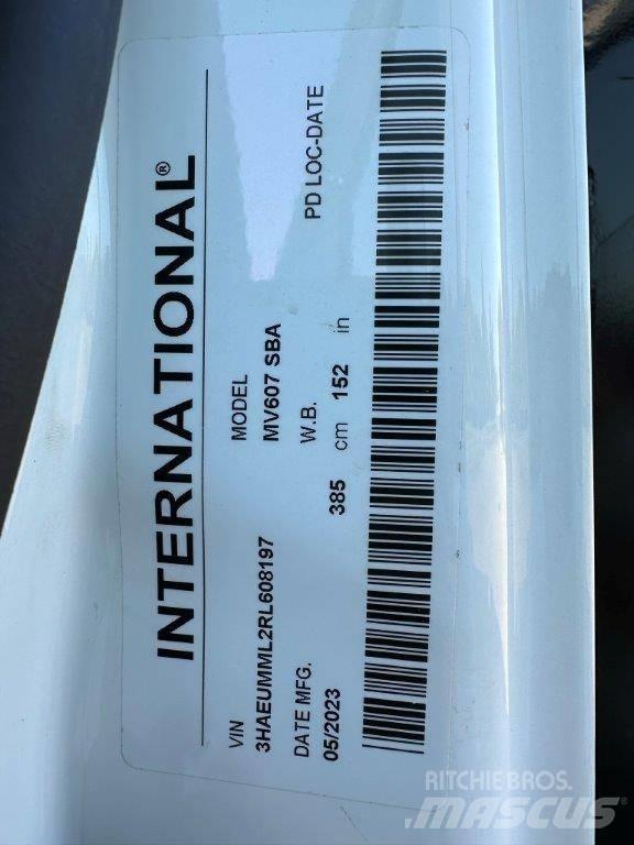 International MV Самосвал