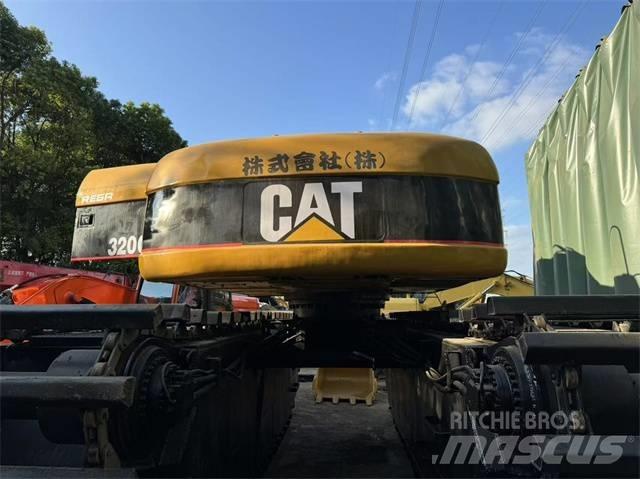 CAT 320 C Багери амфибии