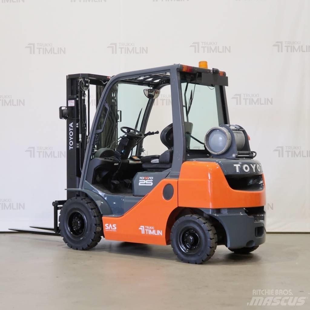 Toyota 02-8FGF25 Камиони с АГУ