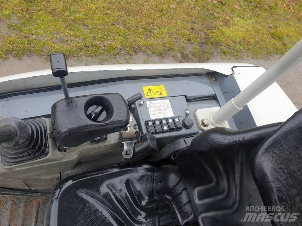 Takeuchi TB 225 Мини екскаватори < 7 т