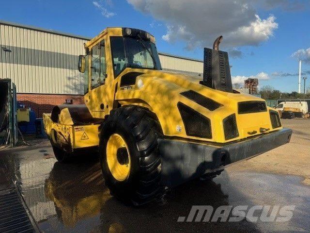 Bomag BW 216 DH-4i Еднобарабанни ролки

