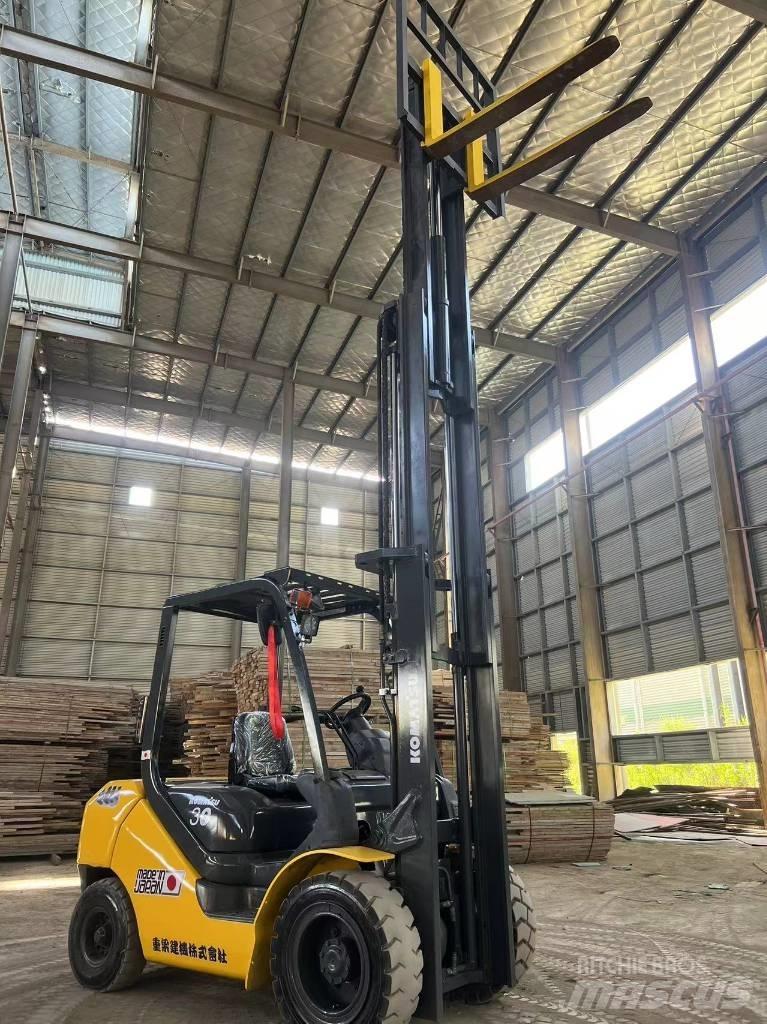 Komatsu FD 30 T-17 Дизелови камиони