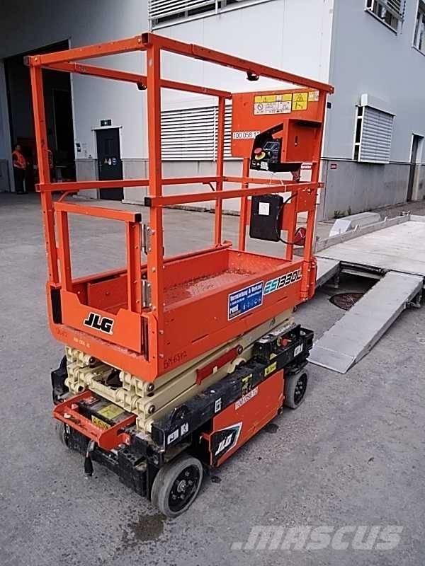 JLG ES 1330 L Ножични работни платформи