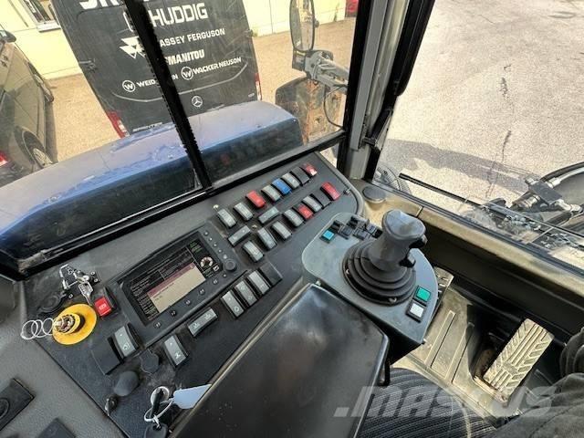 Huddig 1260B City Товарач със заден ексватор