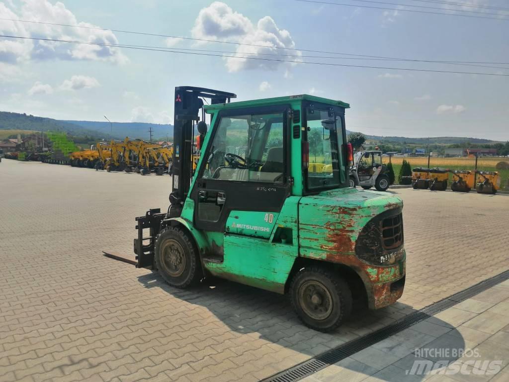 Mitsubishi FD40 Дизелови камиони