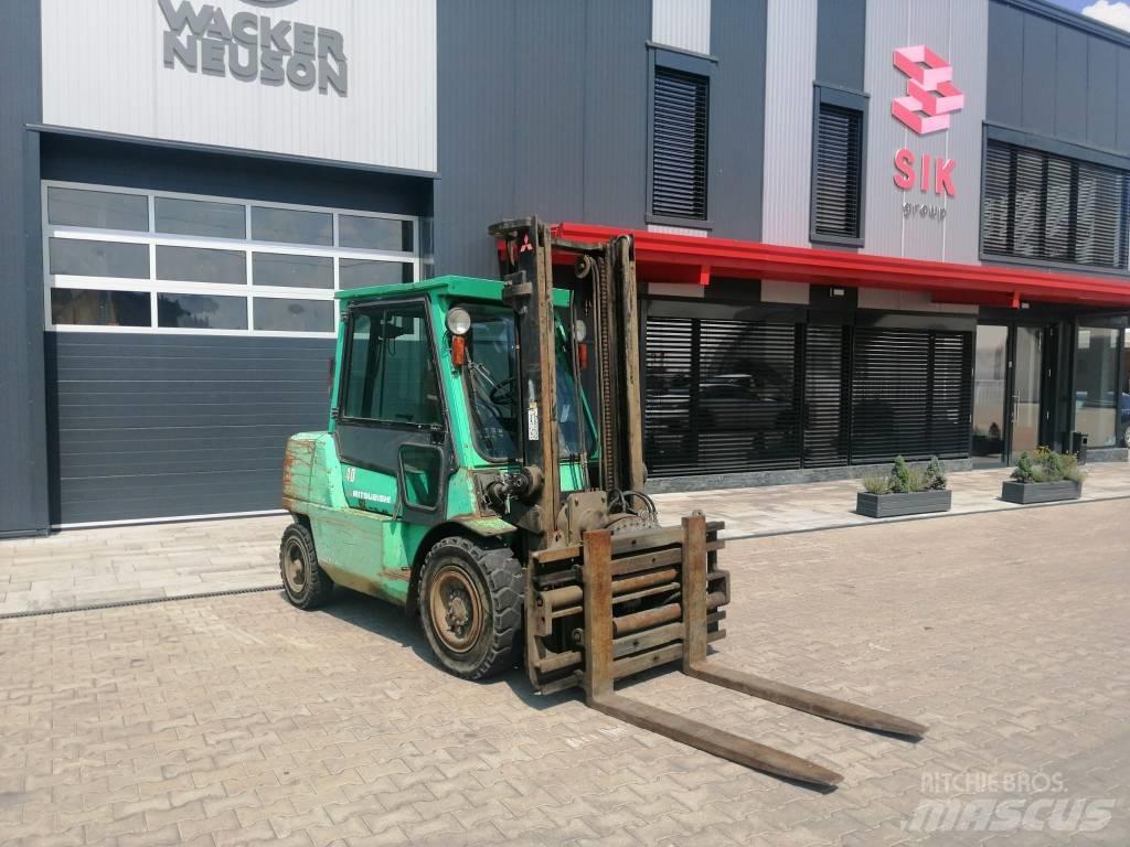 Mitsubishi FD40 Дизелови камиони