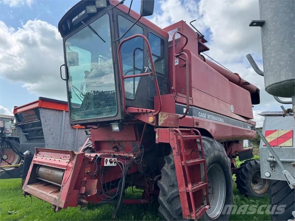 Case IH 1680 Axial Комбайни