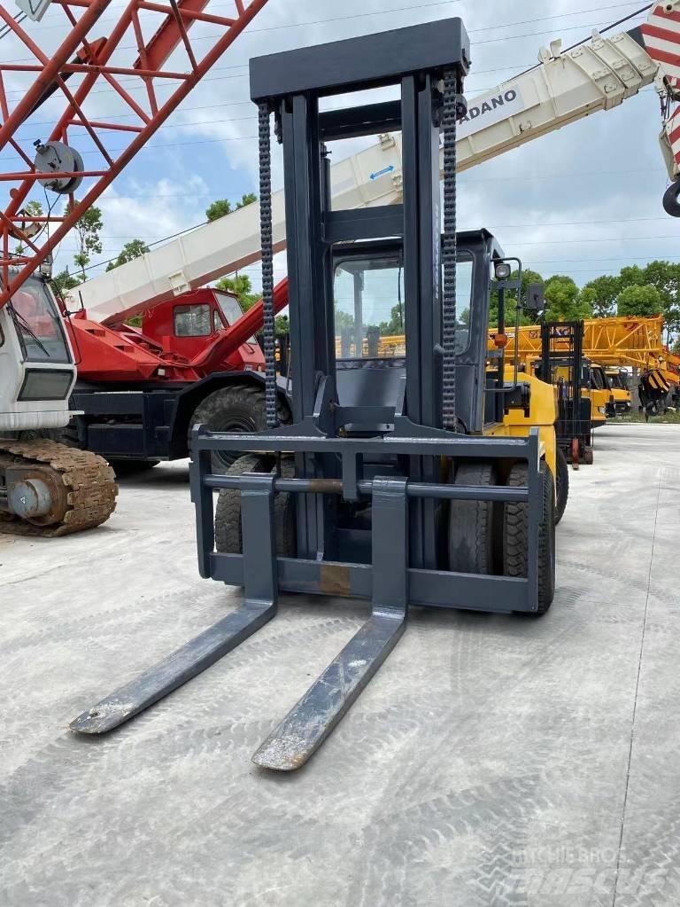 Komatsu FD 160 Дизелови камиони
