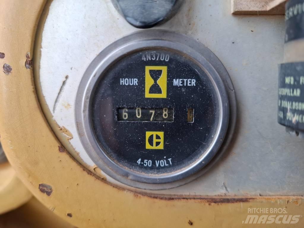 CAT D 4 D Верижни булдозери
