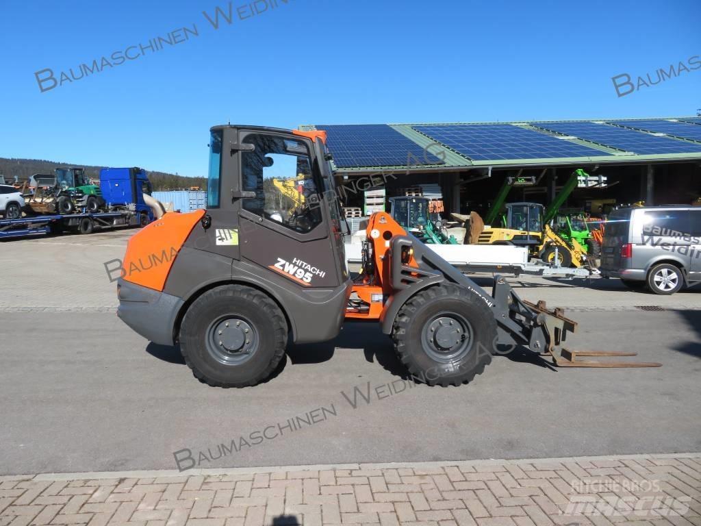 Hitachi ZW 95 Колесни товарачи