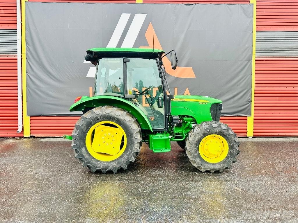 John Deere 5055 E Трактори