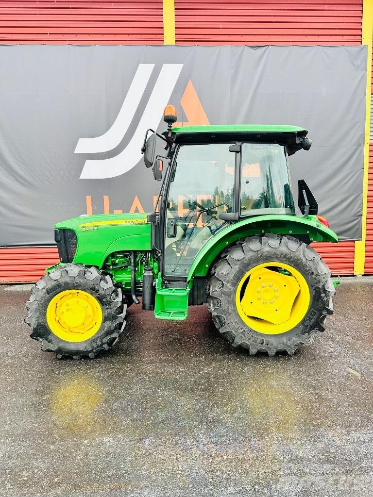 John Deere 5055 E Трактори