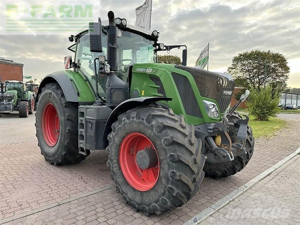 Fendt 828 vario s4 Трактори