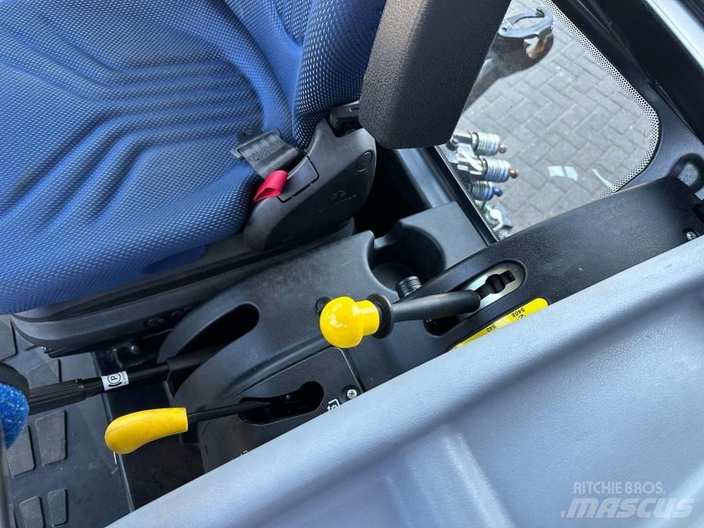 New Holland T4.75 S Трактори