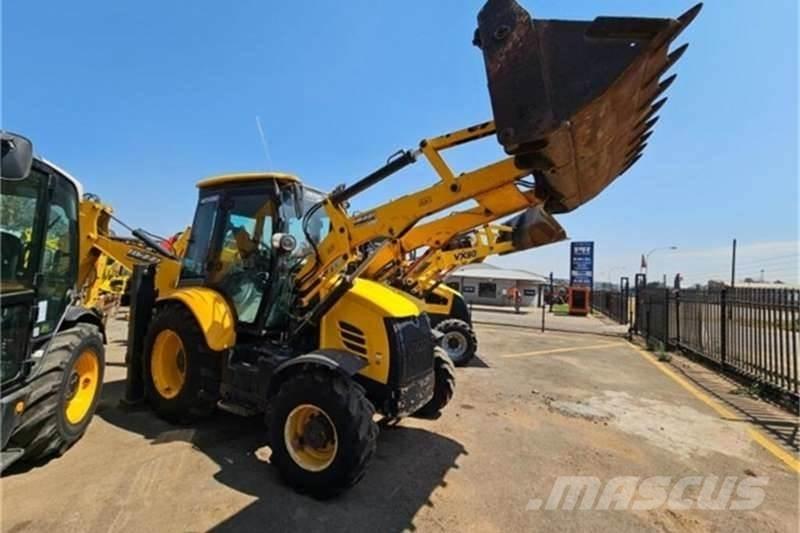 Dezzi CMI 4X4 TLB Товарач със заден ексватор