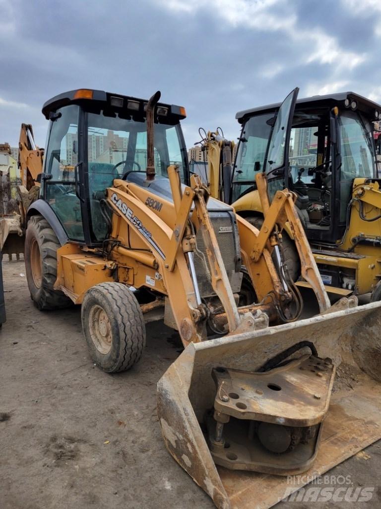 CASE 580 M Товарач със заден ексватор