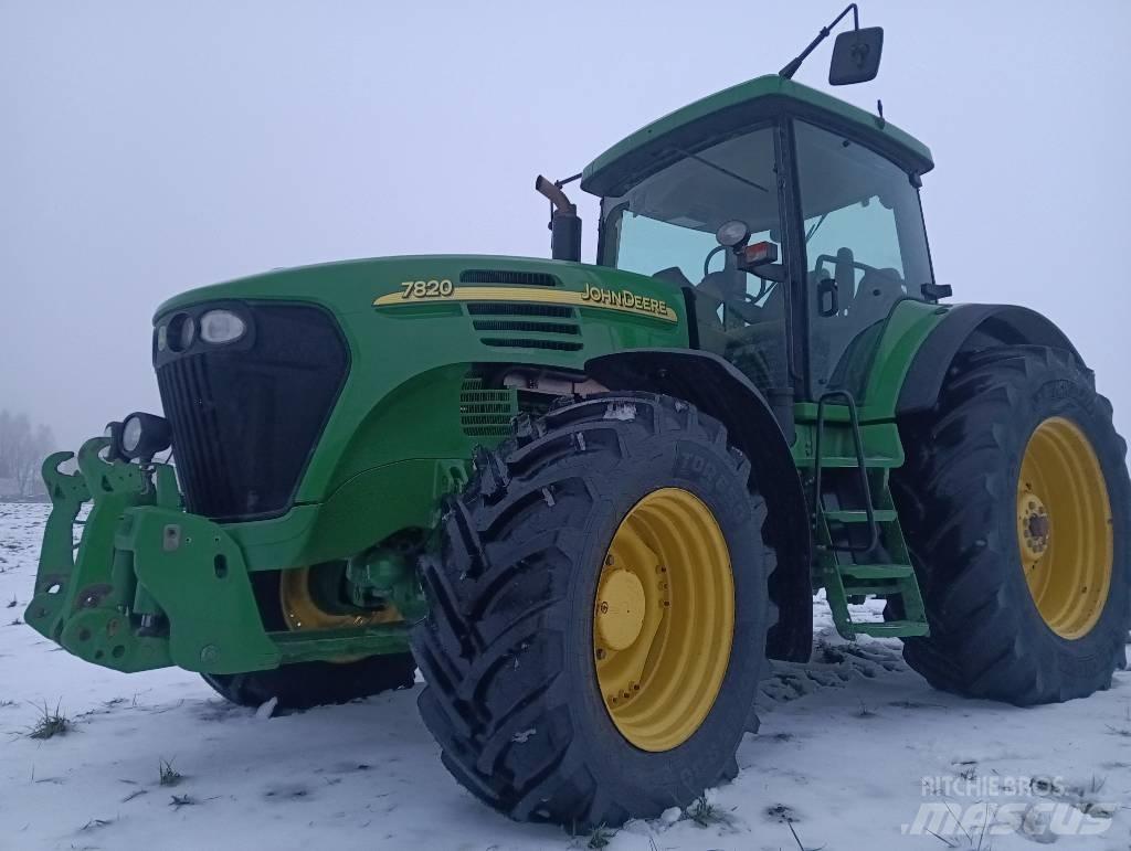 John Deere 7820 Трактори