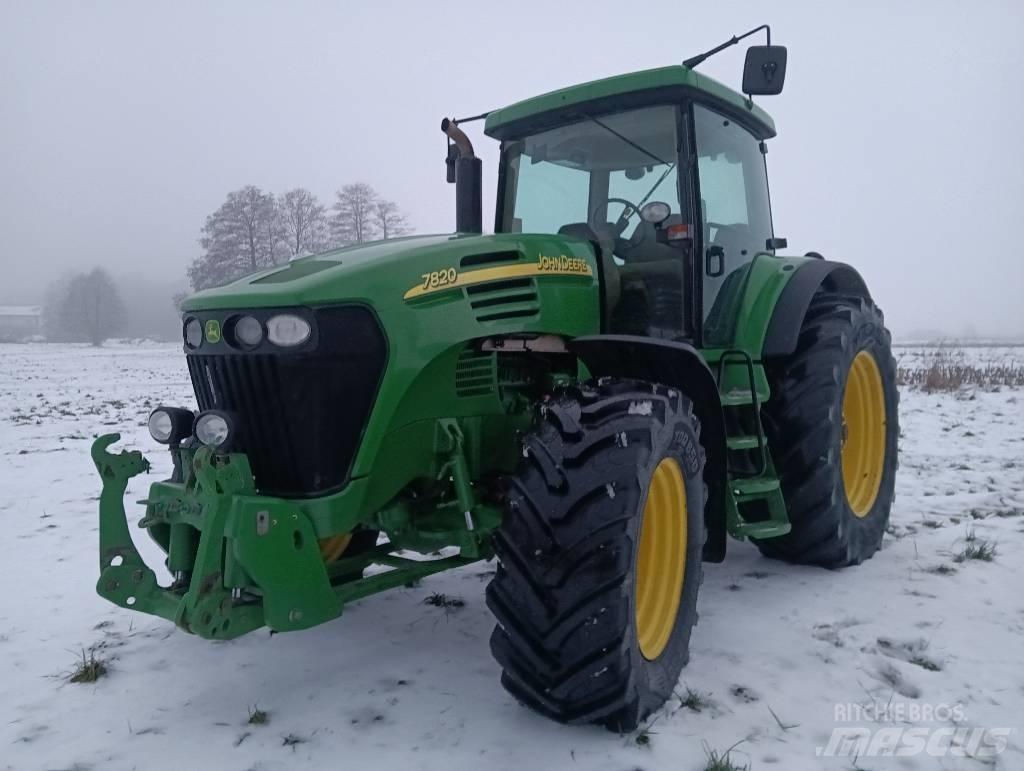 John Deere 7820 Трактори