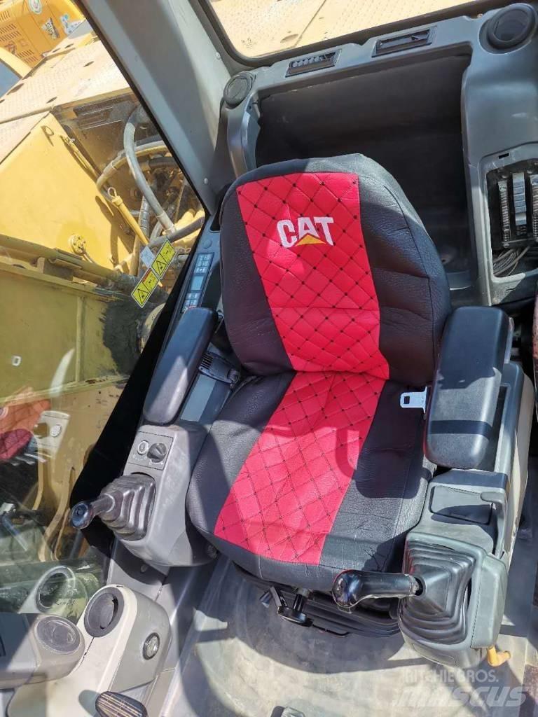 CAT 320 D Верижен екскаватор