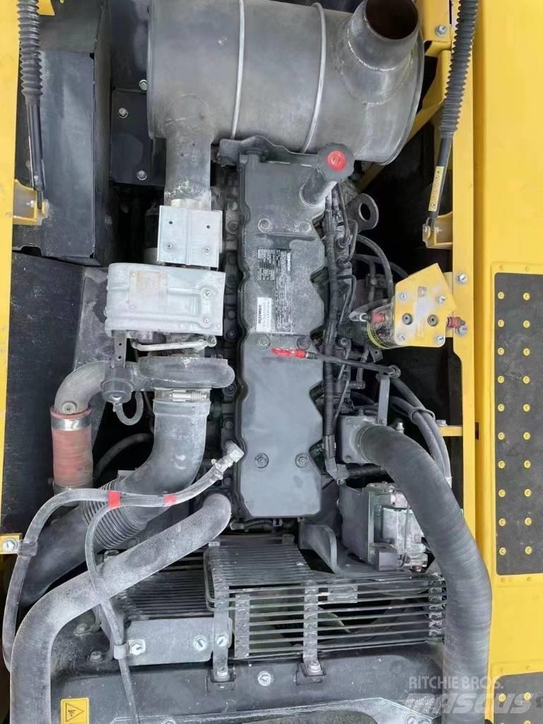 Komatsu PC220-8 Верижен екскаватор
