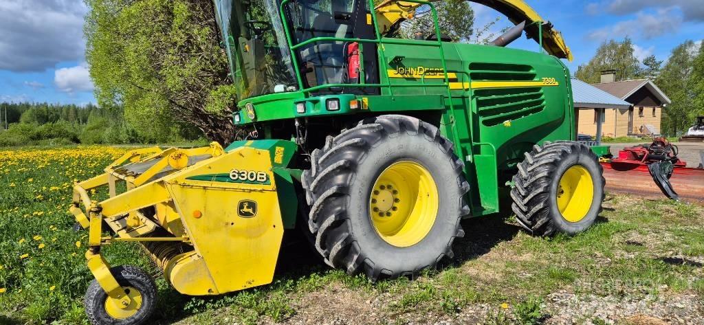 John Deere 7300 Самоходни фуражири