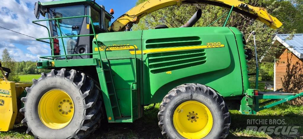 John Deere 7300 Самоходни фуражири