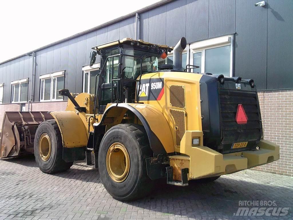 CAT 950M Колесни товарачи