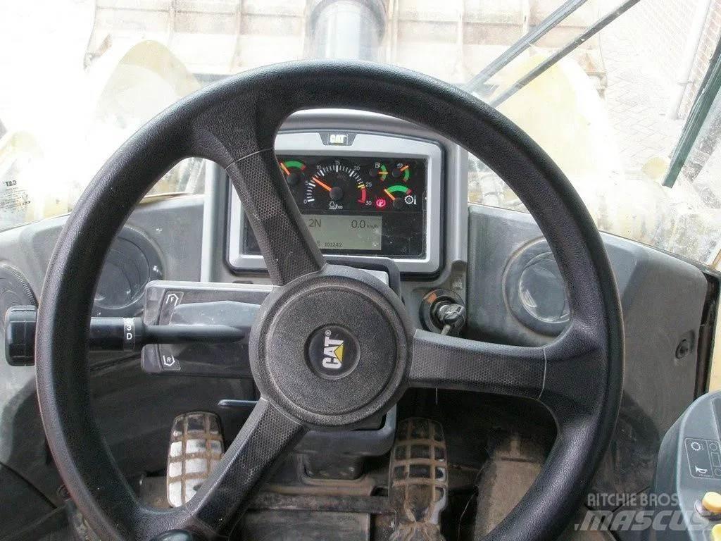 CAT 950M Колесни товарачи