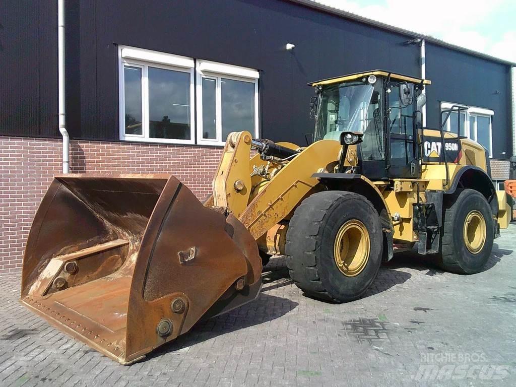 CAT 950M Колесни товарачи