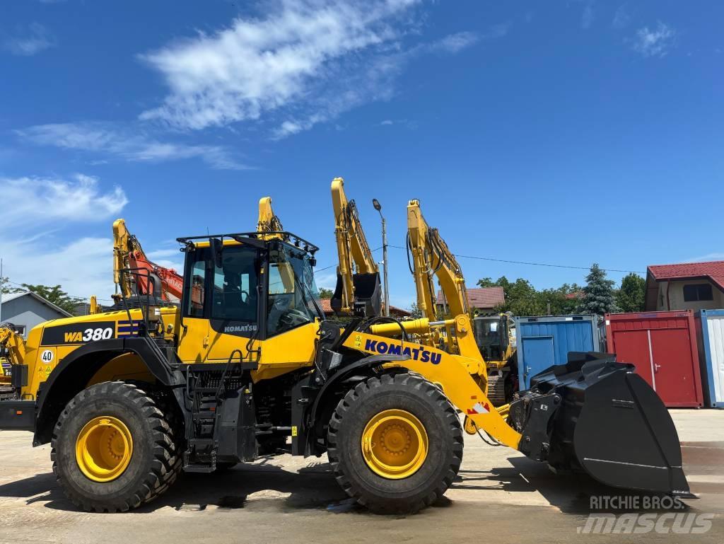 Komatsu WA380-8E0 Колесни товарачи