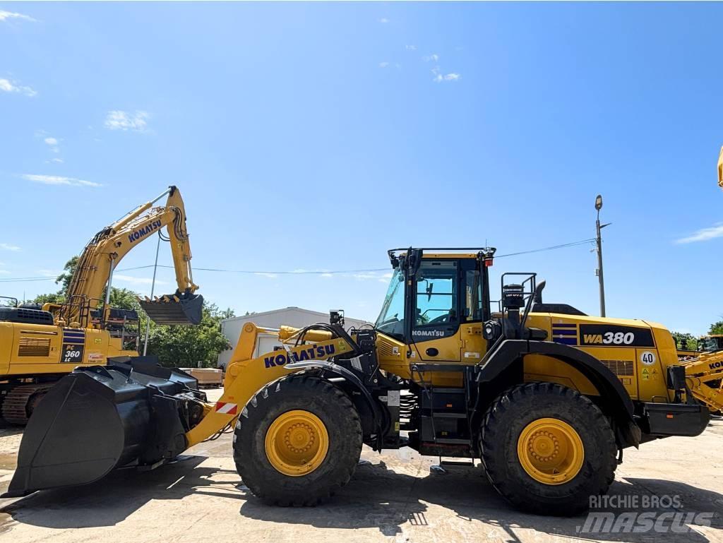 Komatsu WA380-8E0 Колесни товарачи