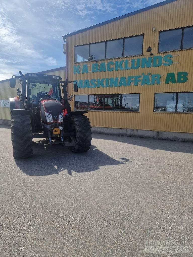 Valtra N143 Трактори