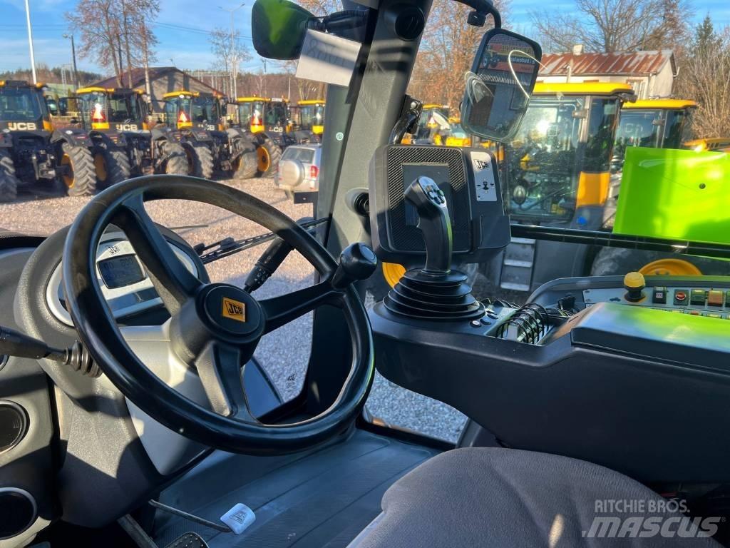 JCB Fastrac 8310 Трактори