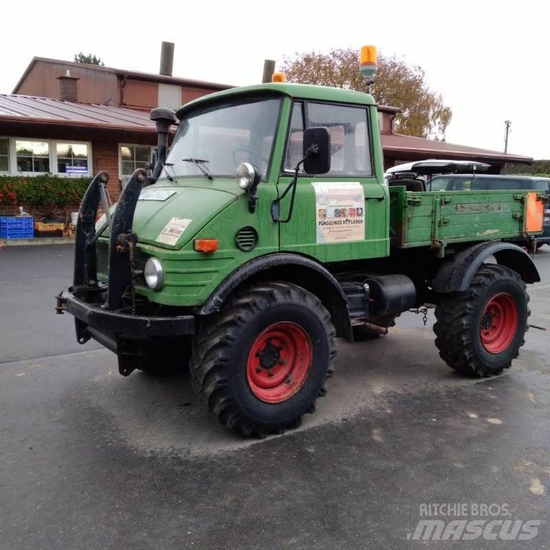 Mercedes-Benz U421 Трактори