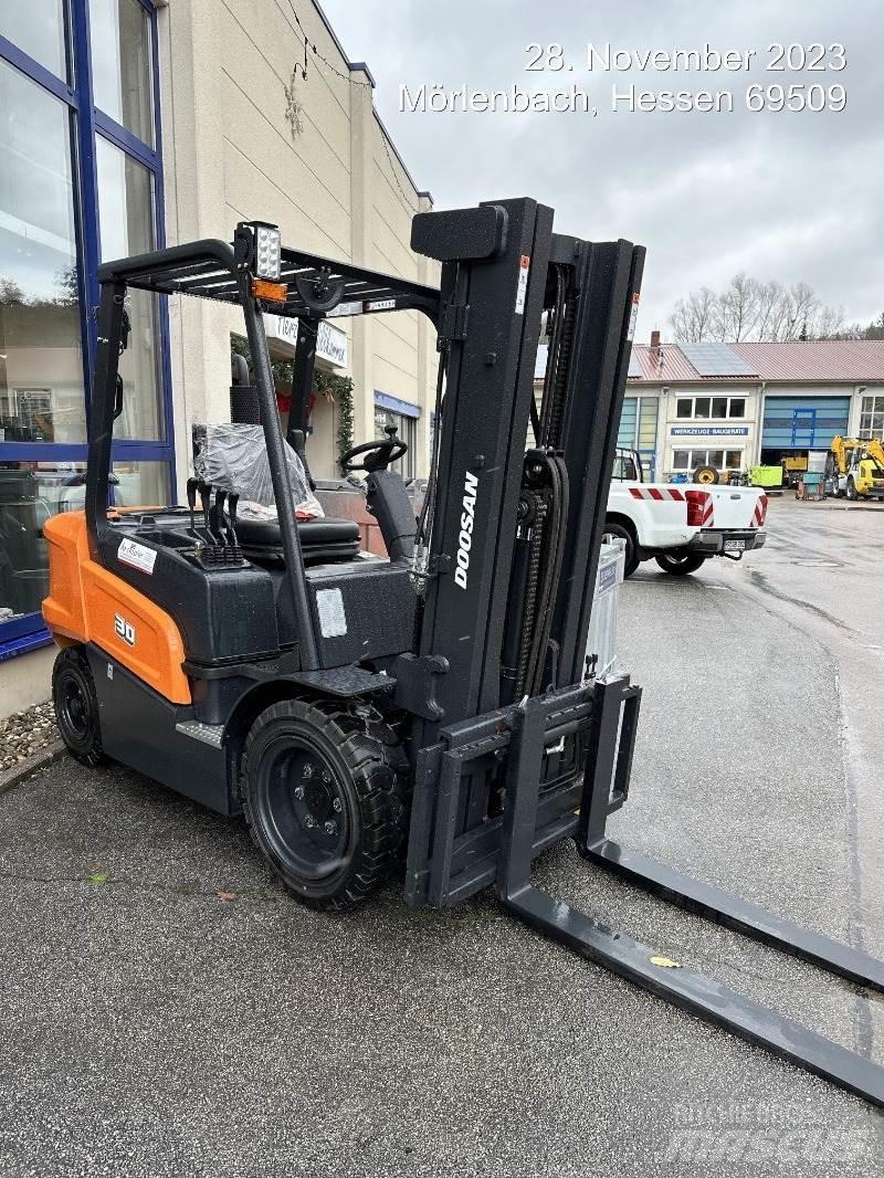 Doosan D30NXS Дизелови камиони