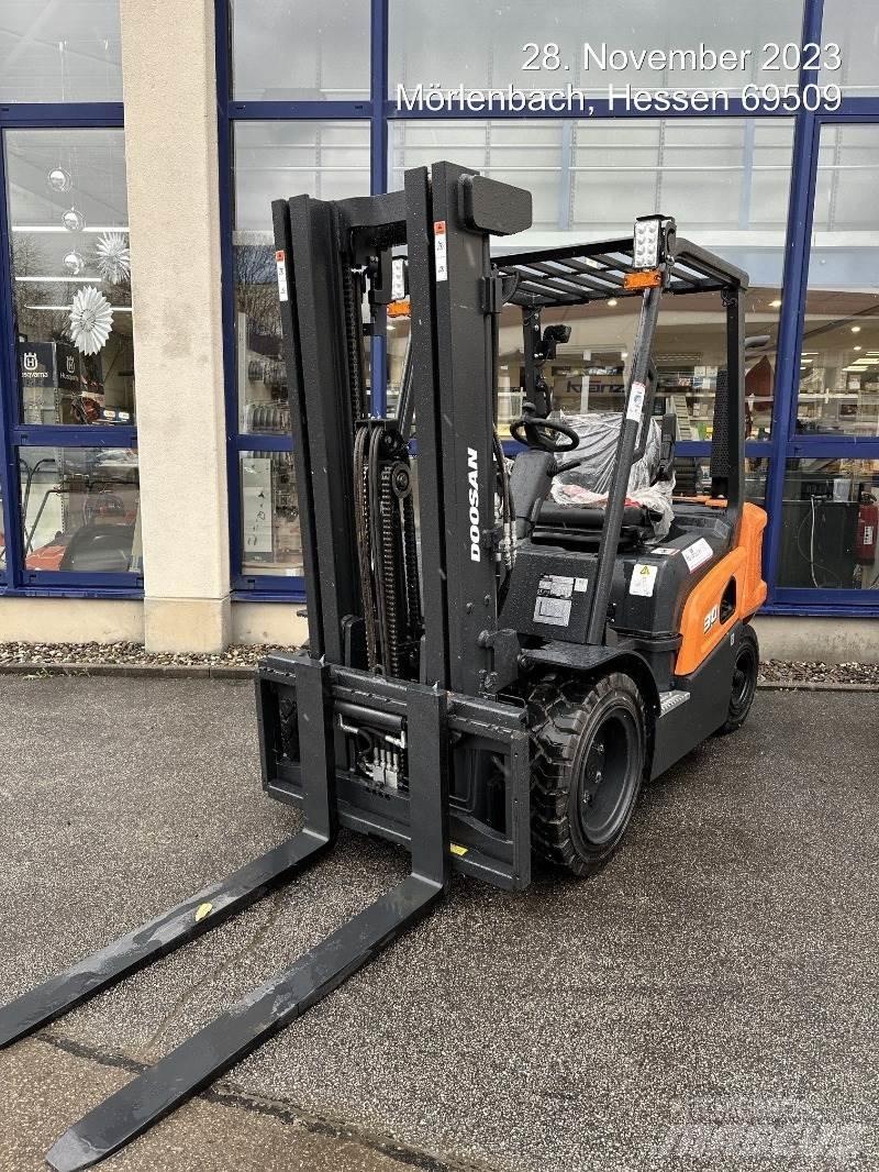 Doosan D30NXS Дизелови камиони
