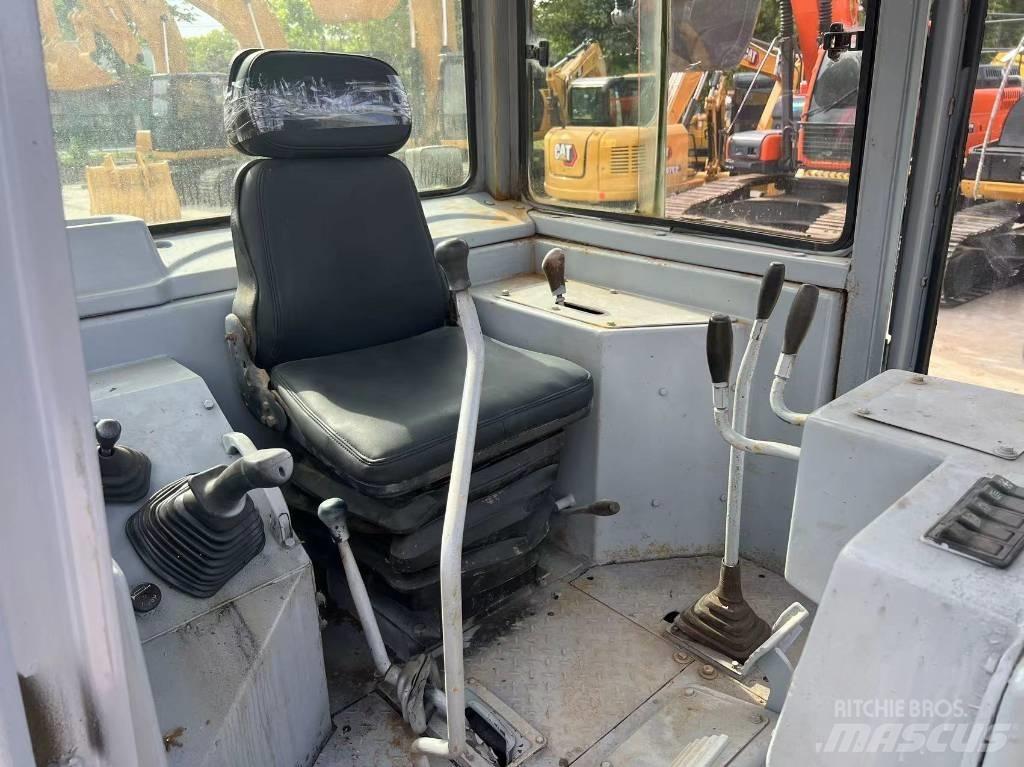 CAT D 6 G LGP II Верижни булдозери
