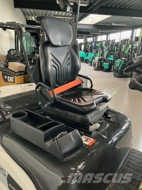 Mitsubishi FD25N3 Дизелови камиони