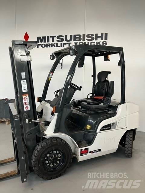 Mitsubishi FD25N3 Дизелови камиони