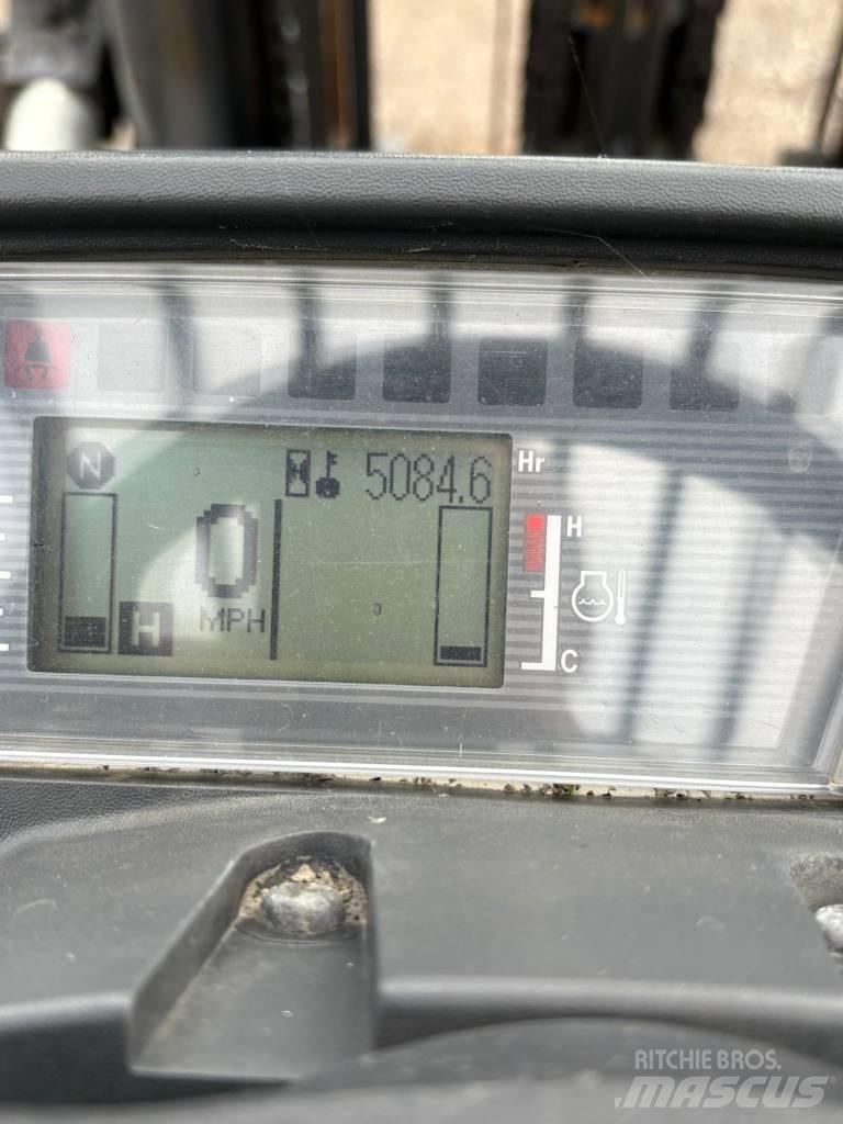 CAT DP40NT Дизелови камиони