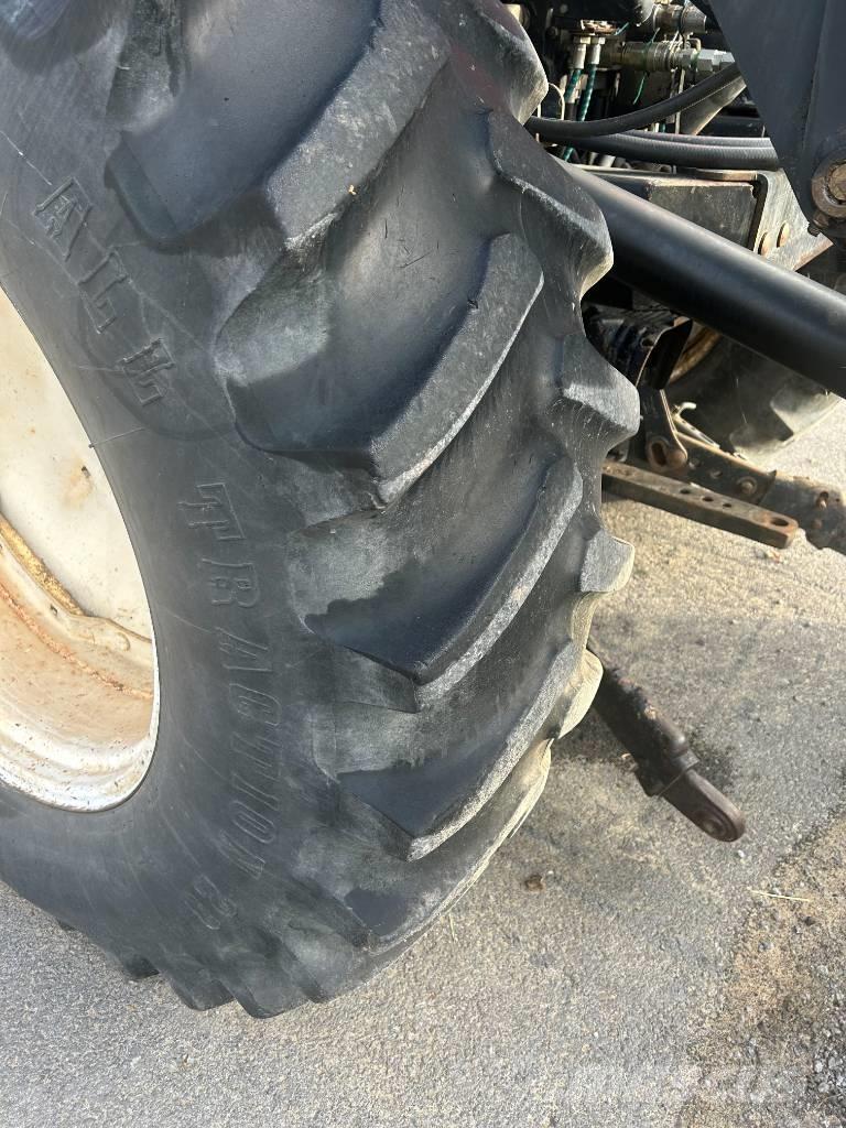 New Holland TV 140 Трактори