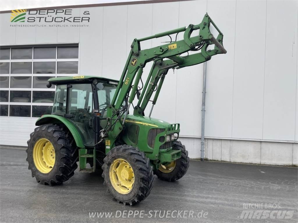 John Deere 5720 Трактори