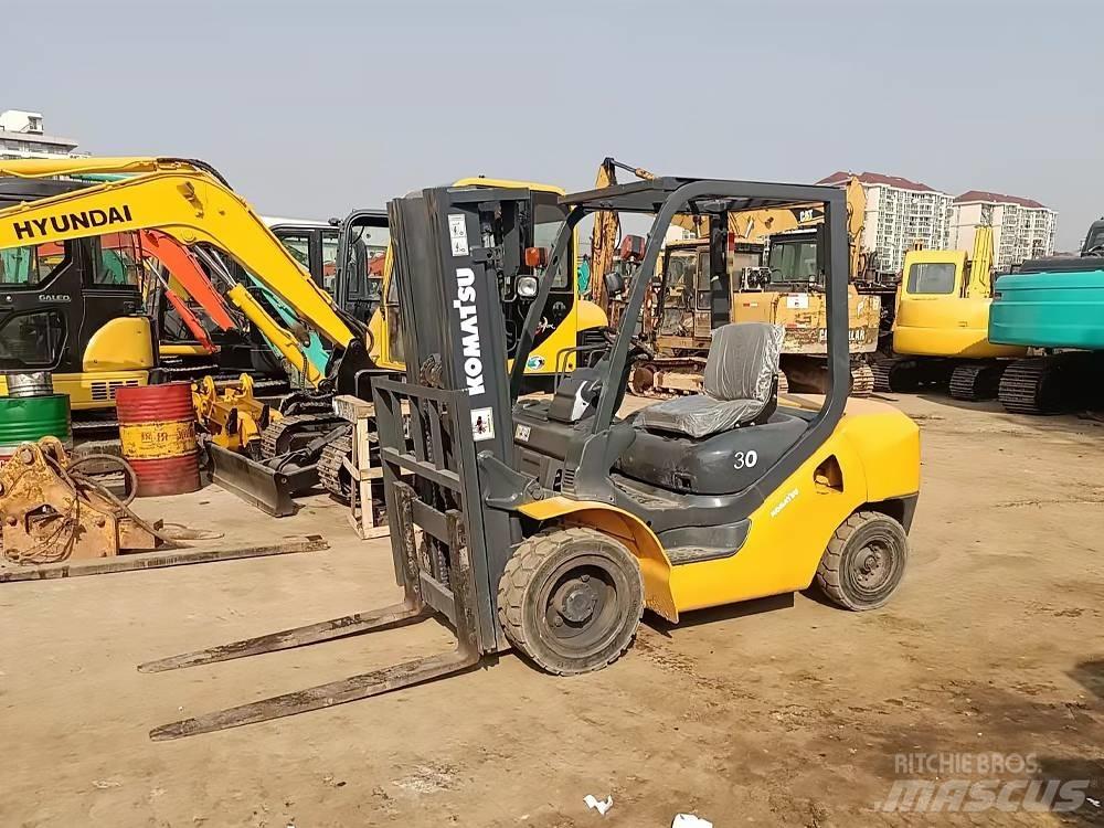 Komatsu FD 30 T-16 Дизелови камиони