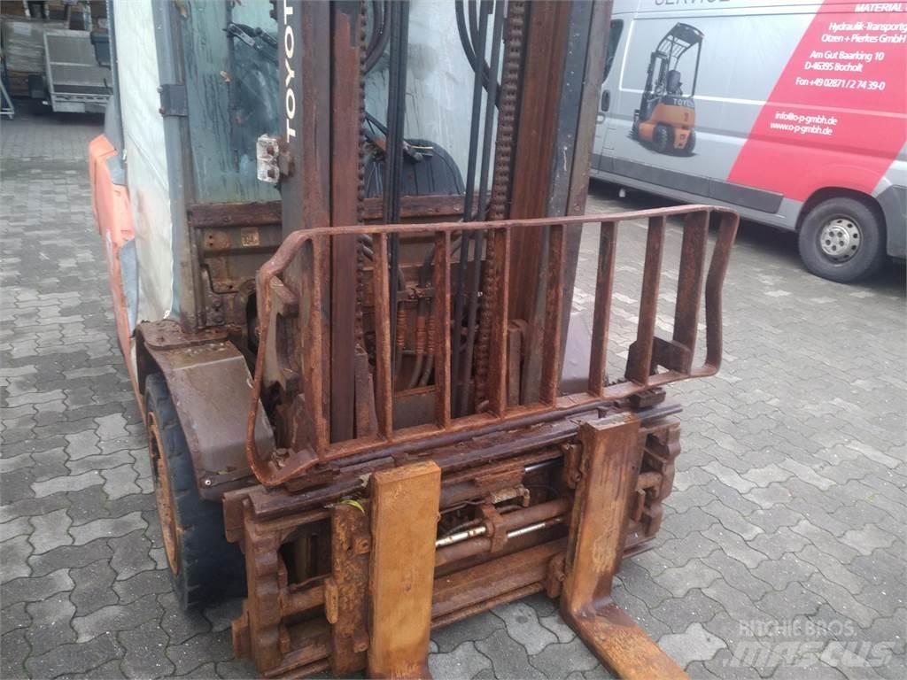 Toyota 40-8FD40N Дизелови камиони