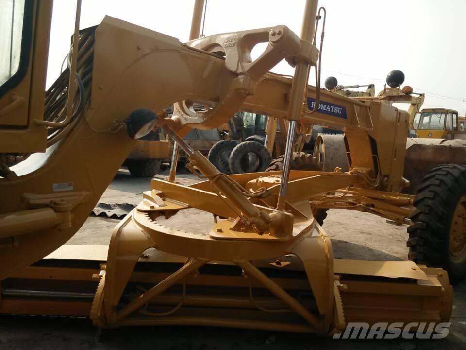 Komatsu GD 623 Грейдери