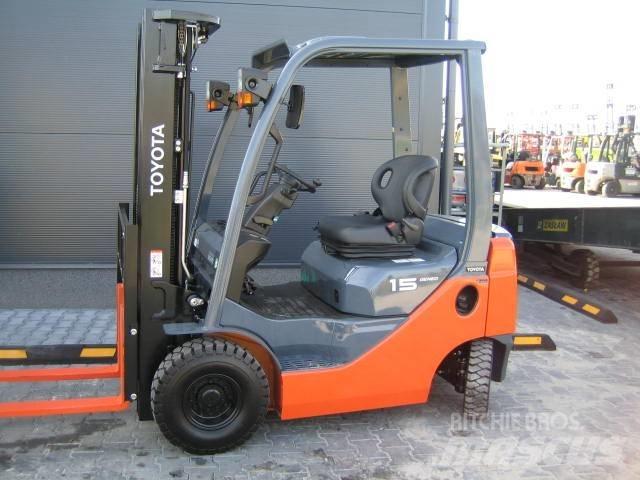 TOYOTA 028FGF15 Камиони с АГУ